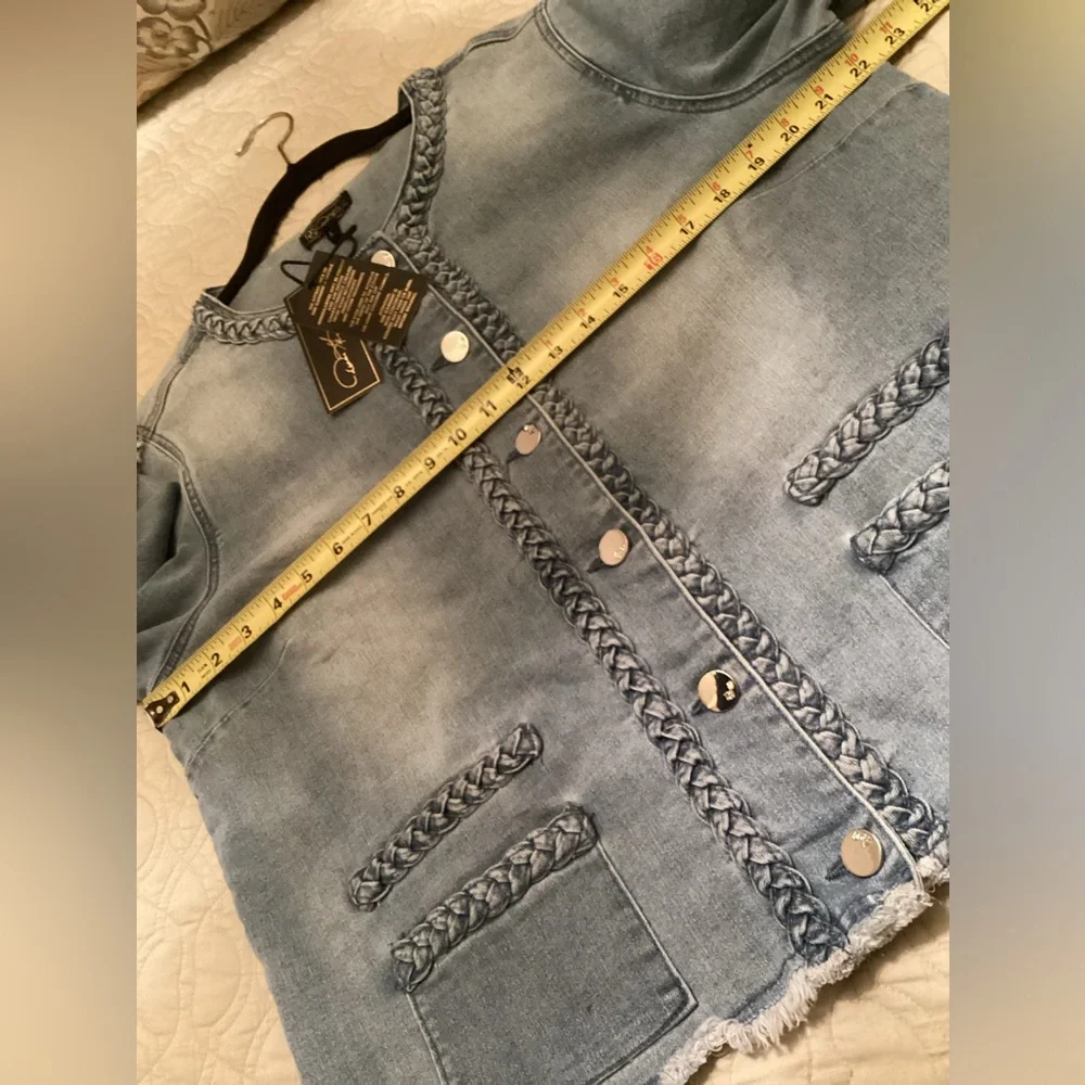 DG2 by Diane Gilman Classic Stretch Frayed Denim Jacket (L)* - Picture 7 of 11
